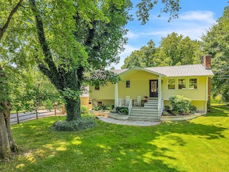 381 Horse Pond Rd, Madison, CT 06443