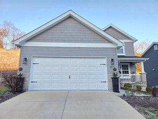 769 Fox Creek Dr, Fenton, MO 63026