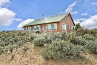 50 Cuatro Ruedas Rd, Carson, NM 87517
