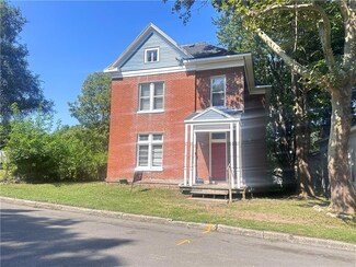 220 N 17th St, Saint Joseph, MO 64501