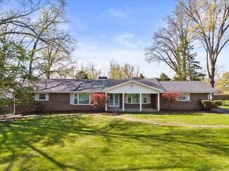 16 Baxter Ln, Chesterfield, MO 63017