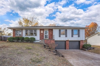 8312 Ditzler Ave, Raytown, MO 64138