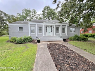 3348 N Pitt St, Farmville, NC 27828