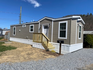 12 3rd St, Beacon Falls, CT 06403
