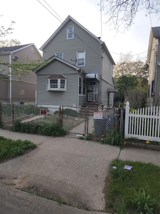 19009 122nd Ave, Springfield Gardens, NY 11413