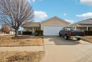 900 Periwinkle Dr, Yukon, OK 73099