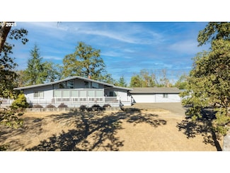 237 Country Ln, Roseburg, OR 97471