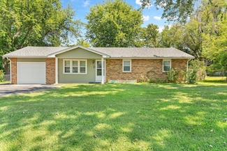 1904 S Village Ln, Bolivar, MO 65613
