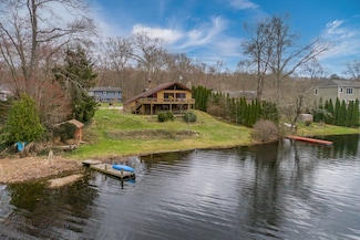 30 Pattagansett Dr, East Lyme, CT 06333