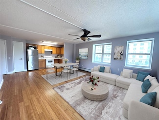221 Beach 80th St Unit 2J, Rockaway Beach, NY 11693