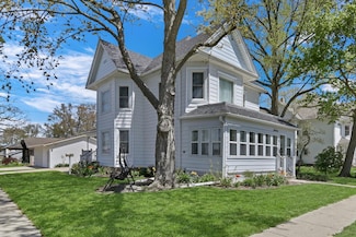 822 12th Ave, Union Grove, WI 53182