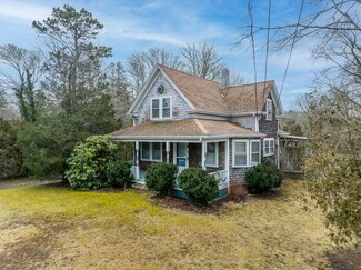 36 Beach St, Bourne, MA 02657
