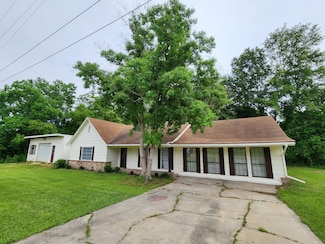 208 Rayburn Place, Hattiesburg, MS 39402