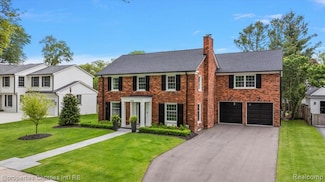 586 Fairfax St, Birmingham, MI 48009