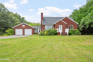 1029 Ridge Rd, Schenectady, NY 12302