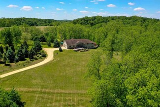 1040 Shepherd Rd, Mineral Point, WI 53565