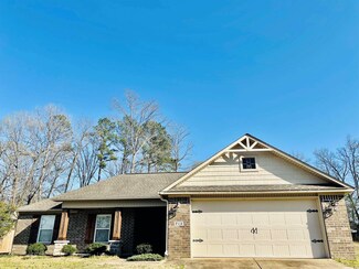 712 Huck Finn Blvd, Redfield, AR 72132