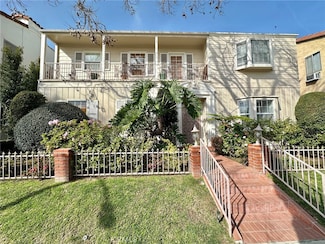 135 Canon Dr, Beverly Hills, CA 90212