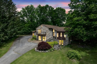 23 Fox Rd, Florida, NY 10921