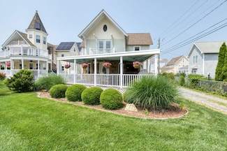 7 Crescent Ave, Niantic, CT 06357