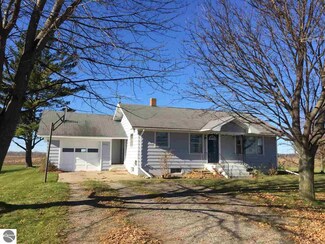 10516 S Burkett Rd, Mc Bain, MI 49657