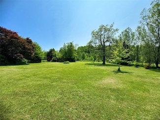 7509 E Lake Rd, Erie, PA 16511