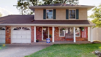 130 Orienta Ave, Lake Grove, NY 11755