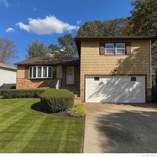 1475 Gaston St, Wantagh, NY 11793