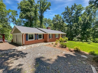 3230 High Cliffs Rd, Pfafftown, NC 27040