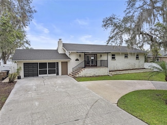 31400 Saunders Dr, Tavares, FL 32778