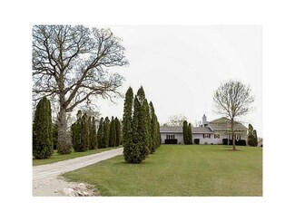 3858 Quail Ridge Rd, Center Point, IA 52213