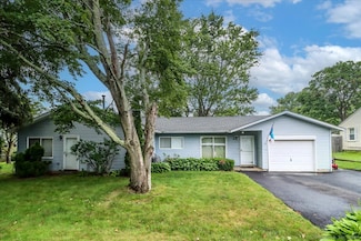 115 Sunburst Rd, Bridgeport, CT 06606