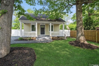 1075 Waverly Ave, Holtsville, NY 11742