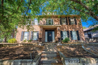 2122 W Bluff Dr, Kerrville, TX 78028