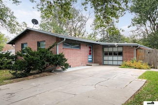 701 Dale Dr, Lincoln, NE 68510