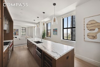 100 Barclay St Unit 15B, New York, NY 10007