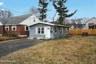 25 Hampton Ave, Rensselaer, NY 12144
