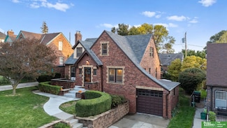 4551 Walnut St, Omaha, NE 68106