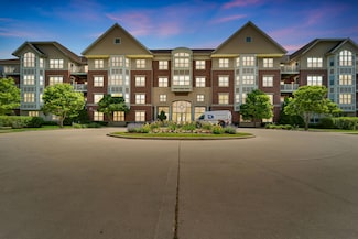 4120 S Lake Dr Unit 361, Saint Francis, WI 53235