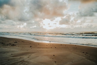 3021 Palacios Bay Dr, Palacios, TX 77465