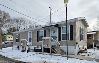 81 Hyland Dr, Akron, OH 44312