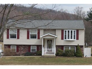 569 Pine Run Rd, Apollo, PA 15613