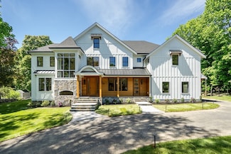 10 Fairlawn Ln, Lexington, MA 02420