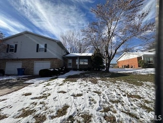 5711 Kenwood Dr, Newburgh, IN 47630