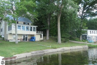 1640 S Colonel Point Dr, Crystal, MI 48818