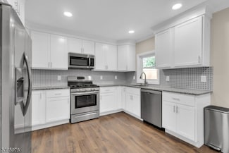 55 Lyons Rd, Oak Ridge, NJ 07438