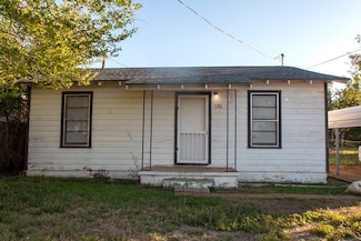 130 Concho St, Tye, TX 79563