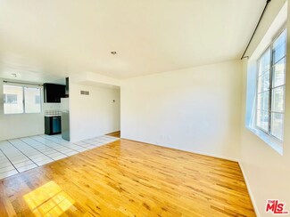 5029 Klump Ave, North Hollywood, CA 91601