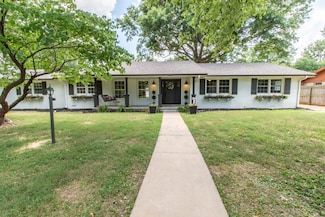 2850 E Covington Cir, Springfield, MO 65804