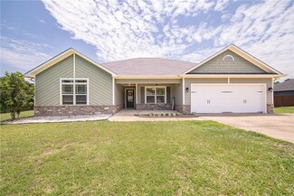 14 Elizabeth Way, Phenix City, AL 36869